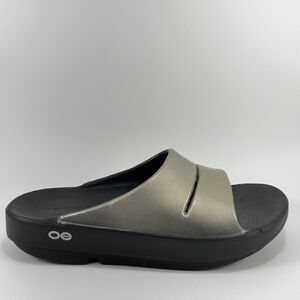 OOFOS Women's Sandals in Black and Silver